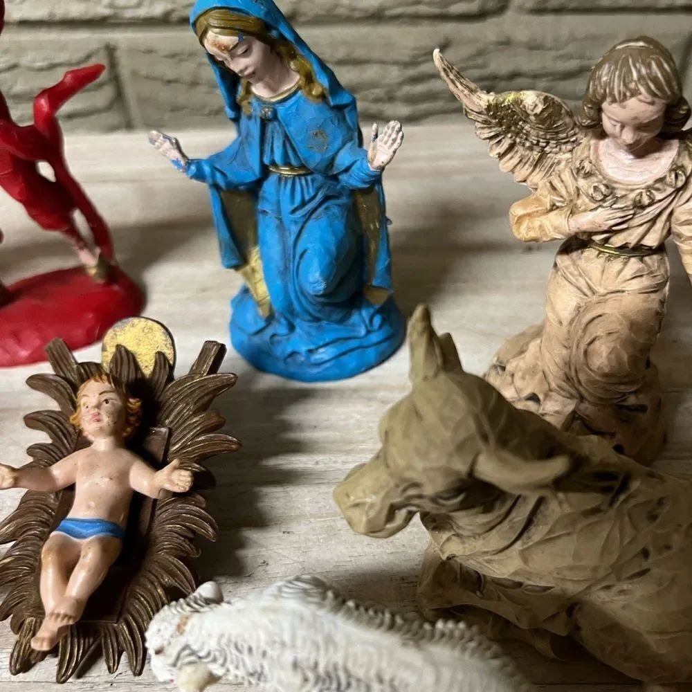 Vintage Italian nativity set